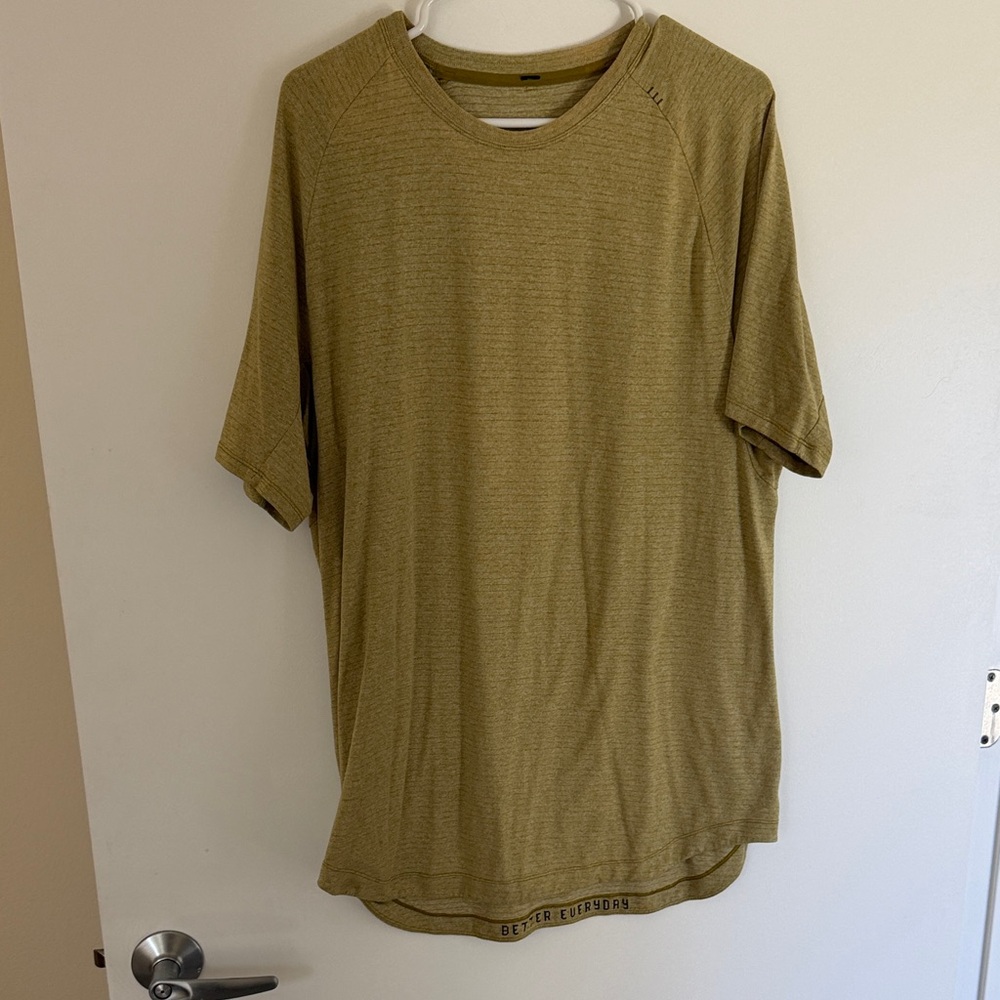 lululemon athletica Gold/Yellow XL License to Train Short-Sleeve Shirt